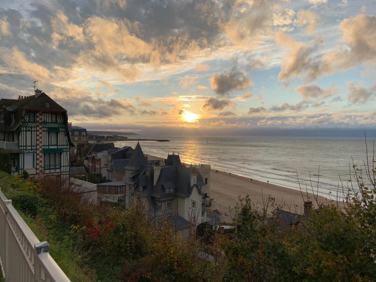 Trouville, Appartement Renove Avec Grande Terrasse Au Calme Exterior foto